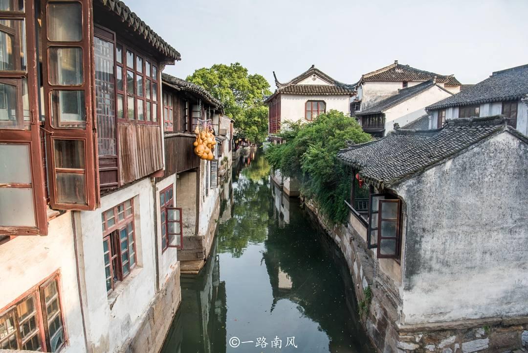 小勇士救公主